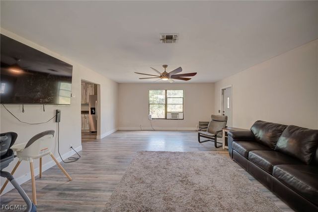 1063 Debbie LN, Labelle, FL 33935