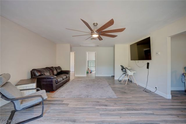 1063 Debbie LN, Labelle, FL 33935