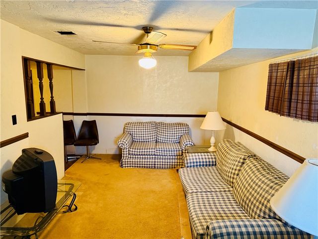 120 Forest Dr, North Huntingdon, PA 15642