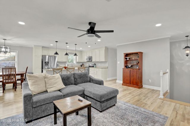 725 Chadwick Shores Drive, Sneads Ferry, NC 28460