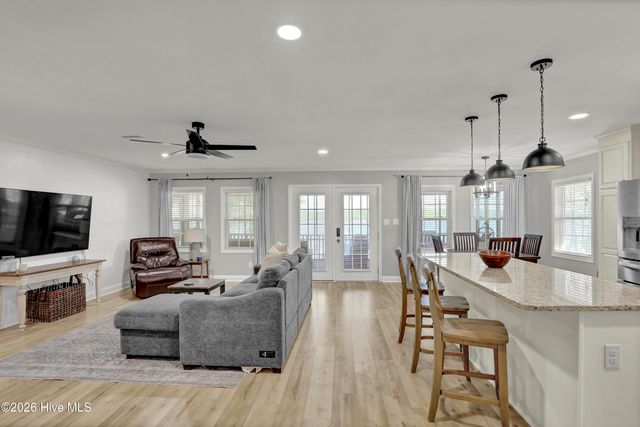 725 Chadwick Shores Drive, Sneads Ferry, NC 28460