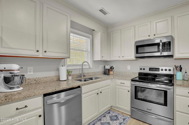 725 Chadwick Shores Drive, Sneads Ferry, NC 28460
