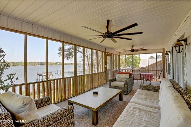 725 Chadwick Shores Drive, Sneads Ferry, NC 28460