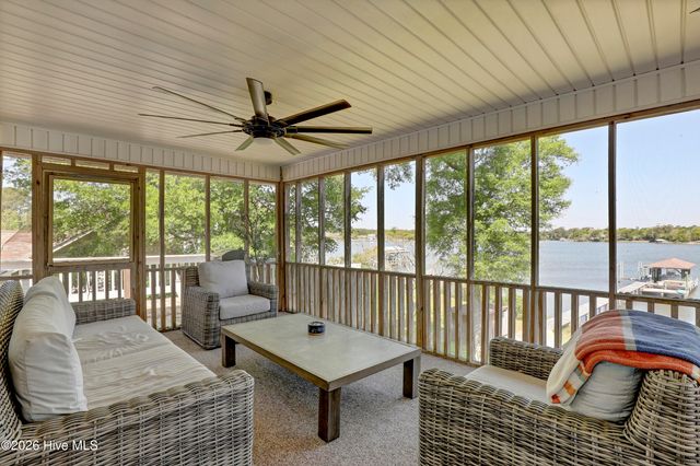 725 Chadwick Shores Drive, Sneads Ferry, NC 28460