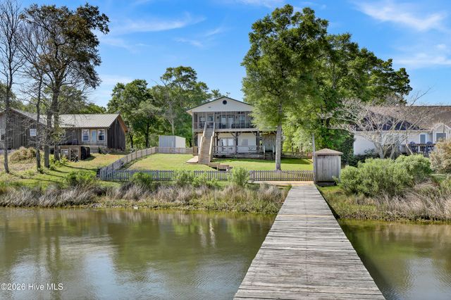 725 Chadwick Shores Drive, Sneads Ferry, NC 28460