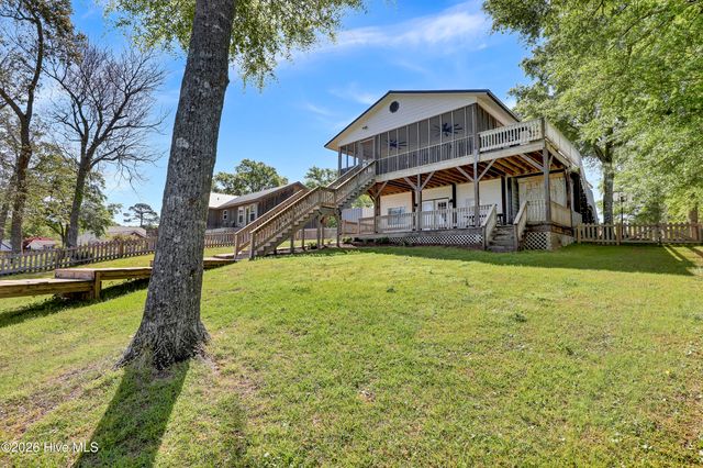725 Chadwick Shores Drive, Sneads Ferry, NC 28460