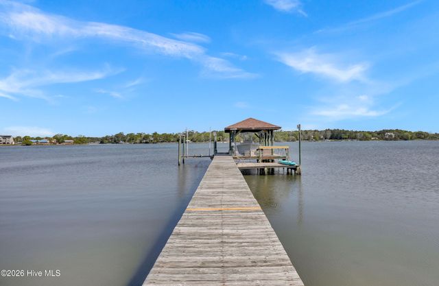 725 Chadwick Shores Drive, Sneads Ferry, NC 28460