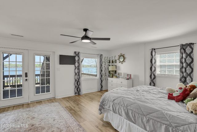 725 Chadwick Shores Drive, Sneads Ferry, NC 28460