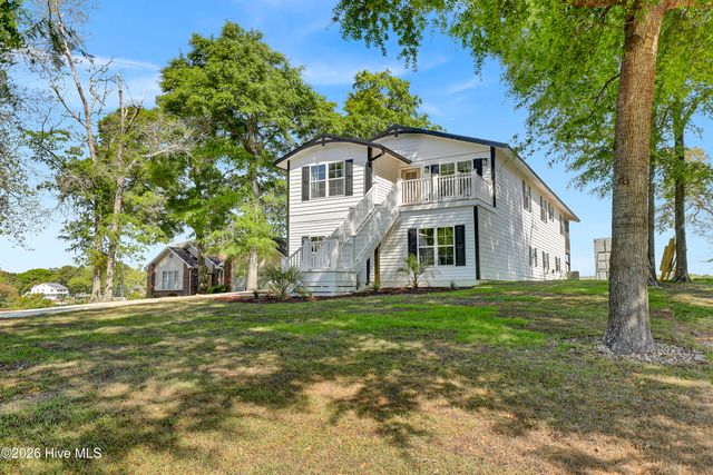 725 Chadwick Shores Drive, Sneads Ferry, NC 28460