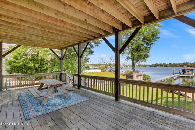 725 Chadwick Shores Drive, Sneads Ferry, NC 28460