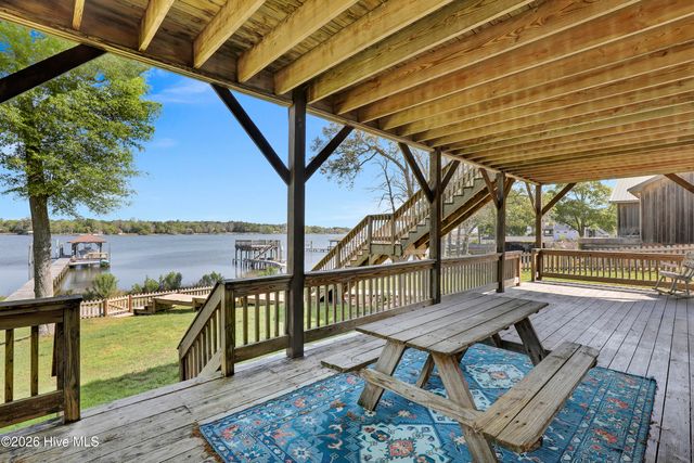 725 Chadwick Shores Drive, Sneads Ferry, NC 28460