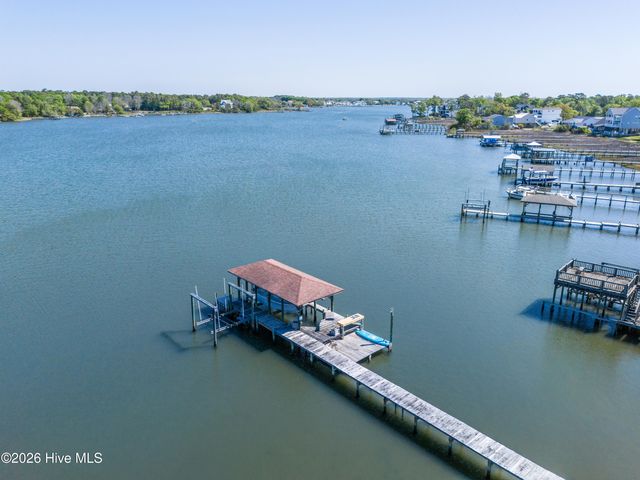 725 Chadwick Shores Drive, Sneads Ferry, NC 28460