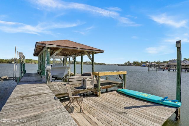725 Chadwick Shores Drive, Sneads Ferry, NC 28460