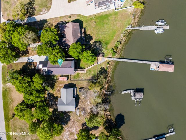 725 Chadwick Shores Drive, Sneads Ferry, NC 28460