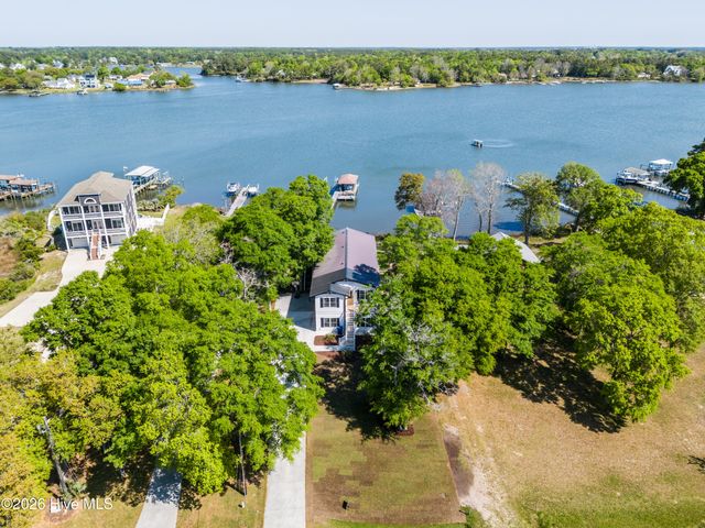 725 Chadwick Shores Drive, Sneads Ferry, NC 28460