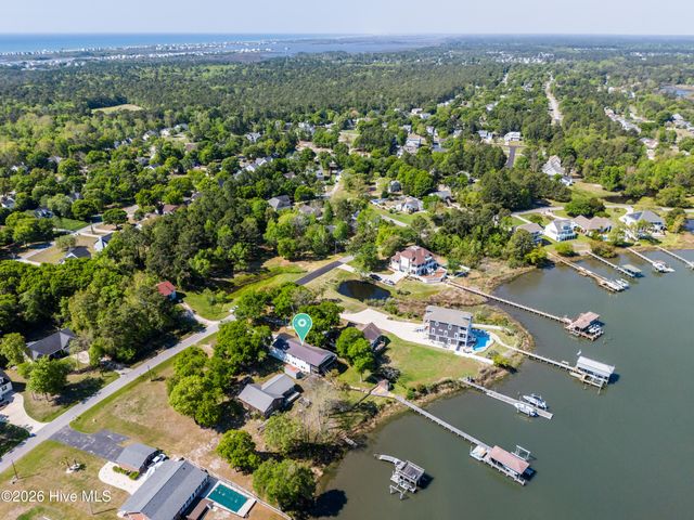 725 Chadwick Shores Drive, Sneads Ferry, NC 28460