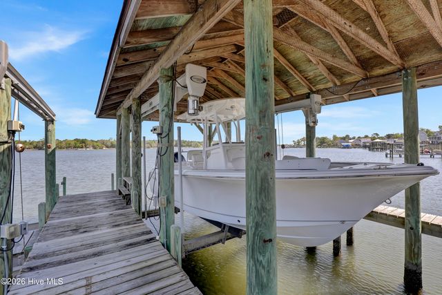 725 Chadwick Shores Drive, Sneads Ferry, NC 28460