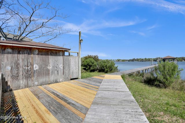 725 Chadwick Shores Drive, Sneads Ferry, NC 28460