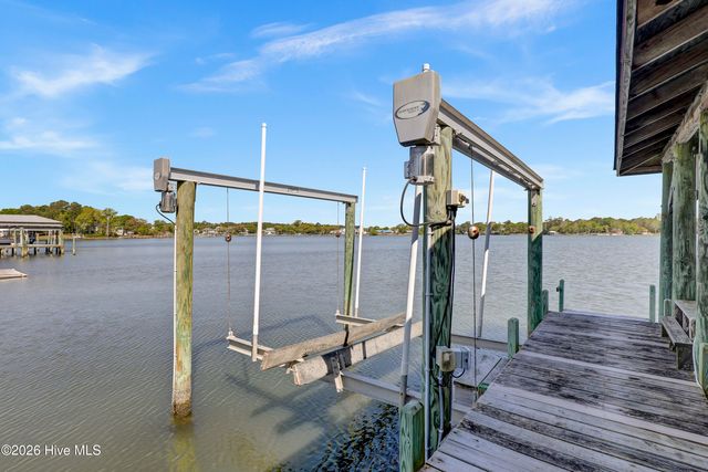 725 Chadwick Shores Drive, Sneads Ferry, NC 28460