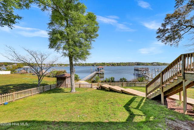 725 Chadwick Shores Drive, Sneads Ferry, NC 28460