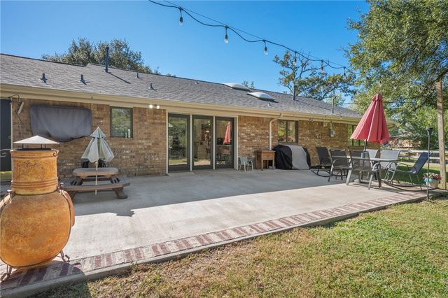 6401 Windwood Drive, College Station, TX 77845