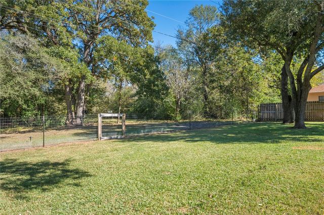 6401 Windwood Drive, College Station, TX 77845