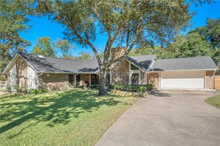 6401 Windwood Drive, College Station, TX 77845