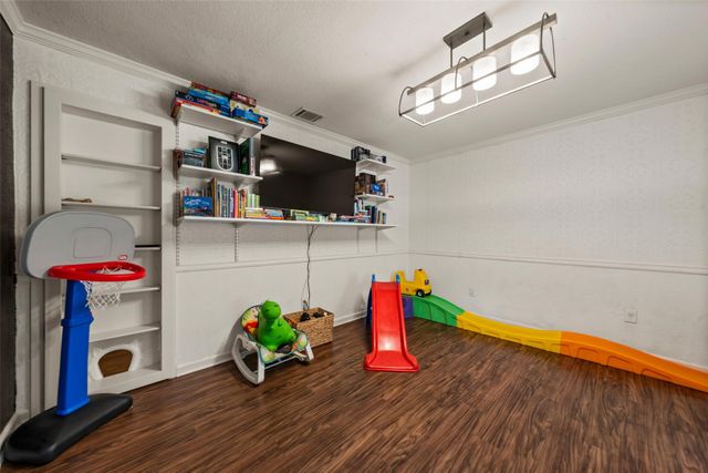 216 Hillside Drive, Hewitt, TX 76643