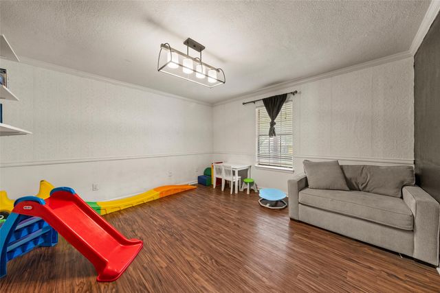 216 Hillside Drive, Hewitt, TX 76643
