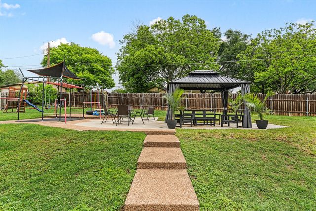 216 Hillside Drive, Hewitt, TX 76643