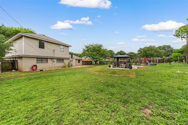 216 Hillside Drive, Hewitt, TX 76643