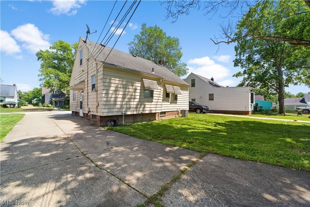 5212 Catherine Street, Maple Heights, OH 44137