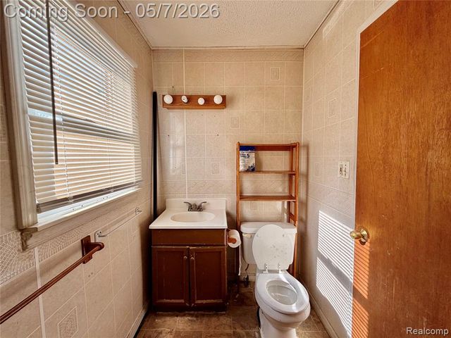 8308 Continental Avenue, Warren, MI 48089