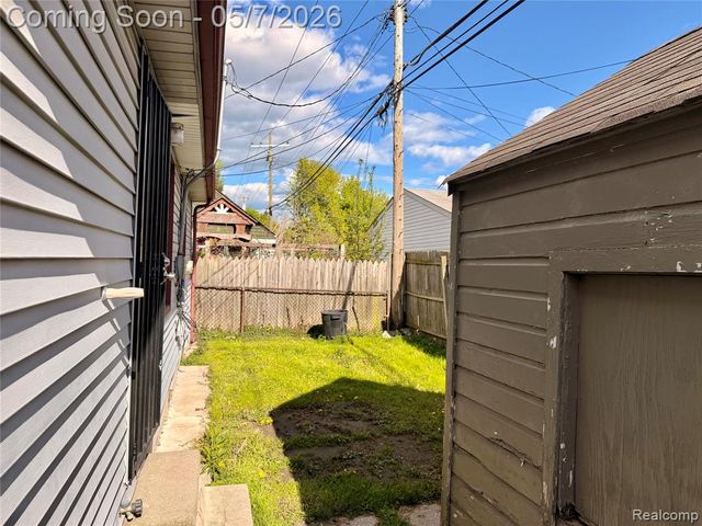 8308 Continental Avenue, Warren, MI 48089