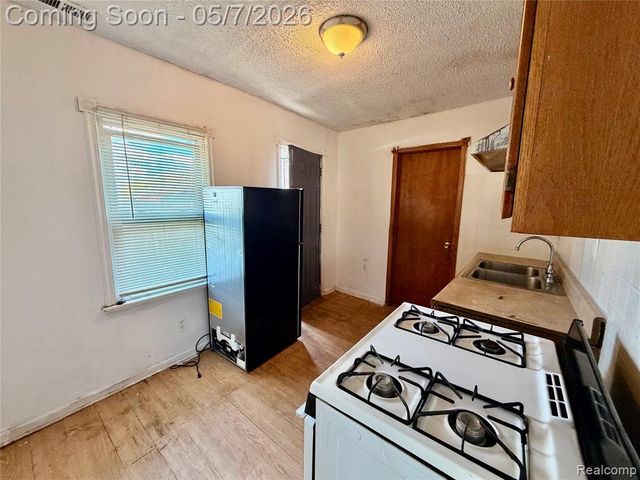 8308 Continental Avenue, Warren, MI 48089