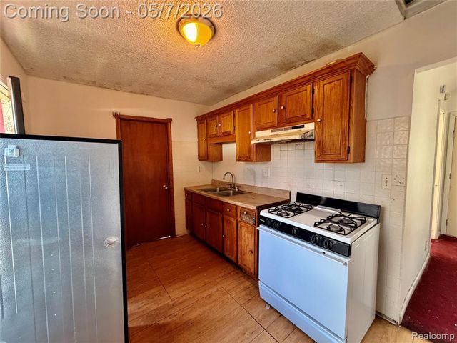 8308 Continental Avenue, Warren, MI 48089