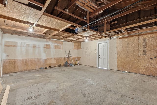 900 Old Marion Road NE, Cedar Rapids, IA 52402
