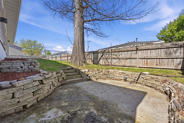 900 Old Marion Road NE, Cedar Rapids, IA 52402
