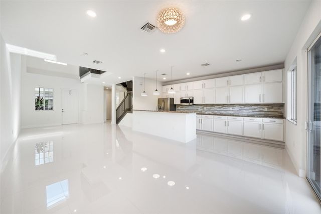 131 SE 7th Avenue, Pompano Beach, FL 33060