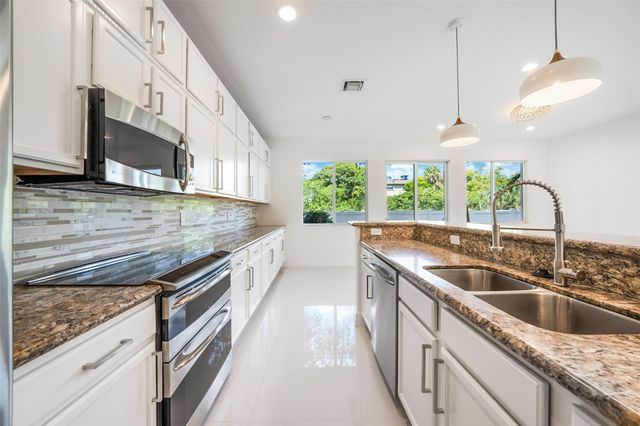 131 SE 7th Avenue, Pompano Beach, FL 33060