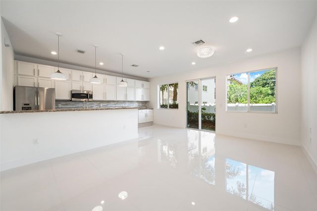 131 SE 7th Avenue, Pompano Beach, FL 33060