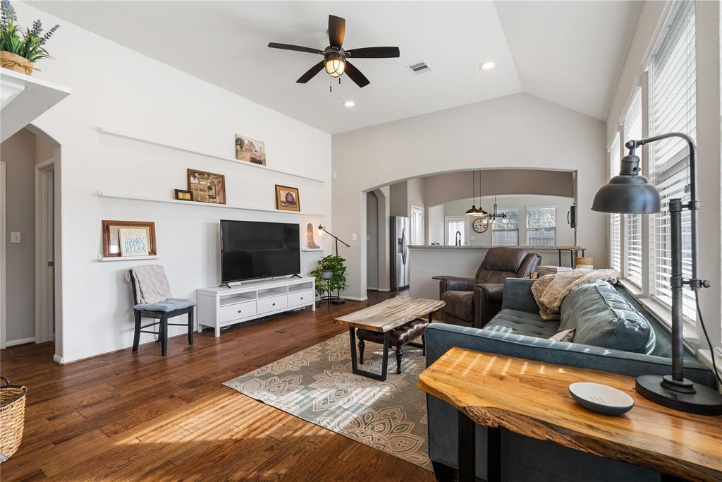 2723 Meandering Elm Trail, Houston, TX 77045