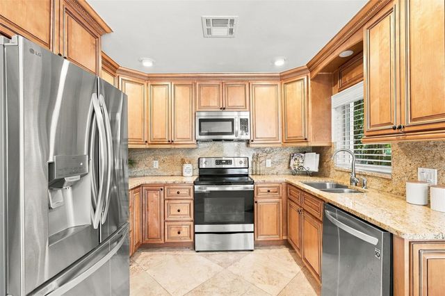 100 MONTEREY BOULEVARD NE, St Petersburg, FL 33704