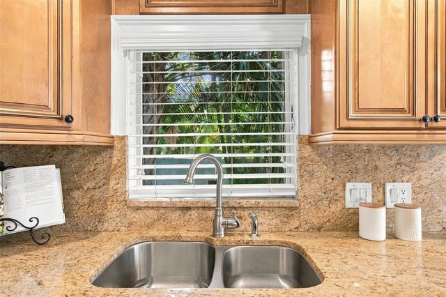 100 MONTEREY BOULEVARD NE, St Petersburg, FL 33704