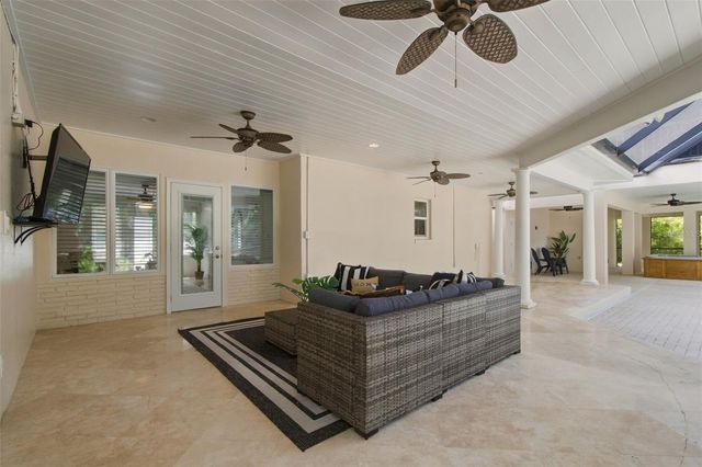 100 MONTEREY BOULEVARD NE, St Petersburg, FL 33704