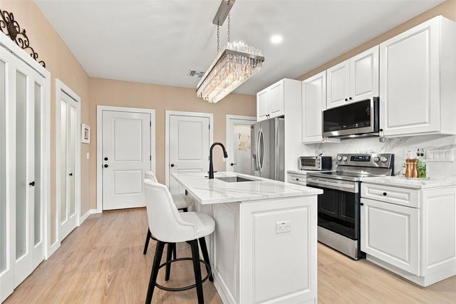 100 MONTEREY BOULEVARD NE, St Petersburg, FL 33704