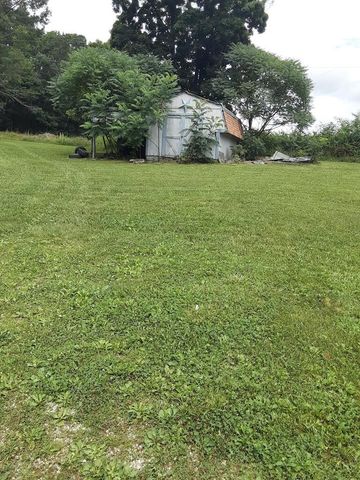 1807 Moore RD, Floyd, VA 24091