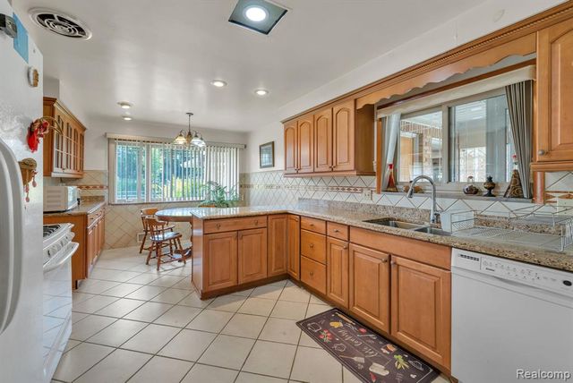 7771 Esper Boulevard, Dearborn, MI 48126