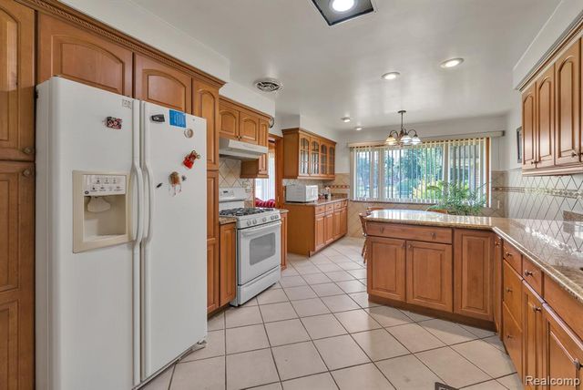 7771 Esper Boulevard, Dearborn, MI 48126