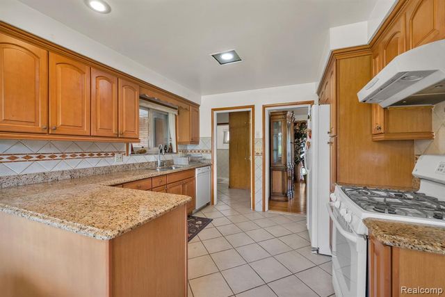 7771 Esper Boulevard, Dearborn, MI 48126